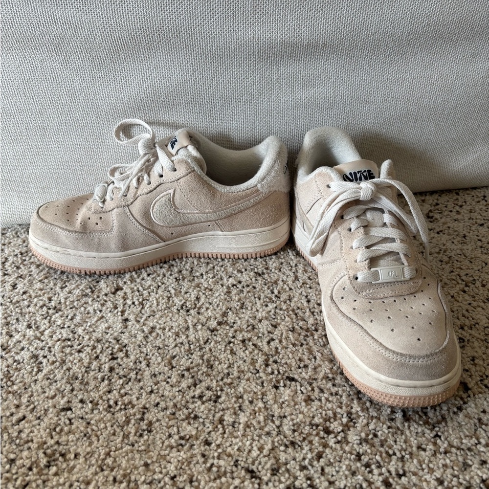 Nike Air Tan Sneakers